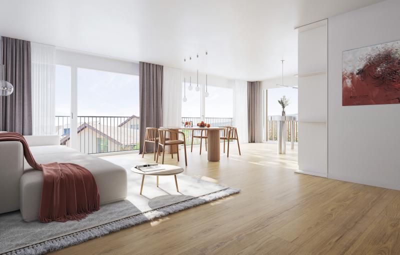 Modernes Wohnzimmer mit Essbereich, Holzboden und Zugang zu einem Balkon.
